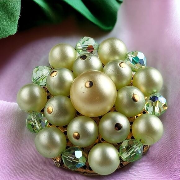 Green Pastel Beaded Brooch, Classic Vintage Brooch - Picture 1 of 10